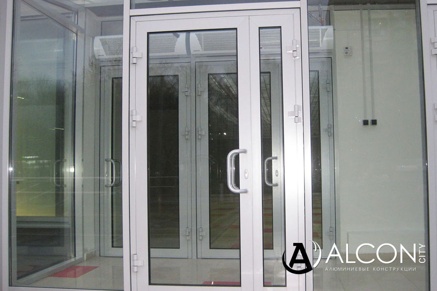 Двери алюминиевые со стеклом в Владимире