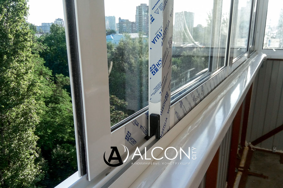 Раздвижные балконные рамы из алюминия в Владимире